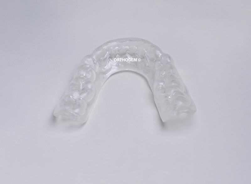 Gouttière de contention épaisse fabriqué par Orthogem laboratoire spécialisé en ODF et orthodontie occlusion qualité